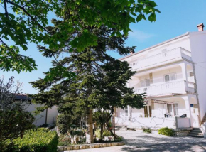 Отель Pahljina Apartments  Раб